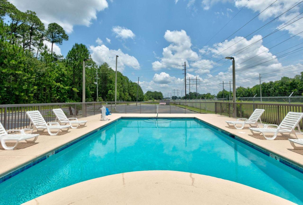 Super 8 By Wyndham Diberville Area Biloxi