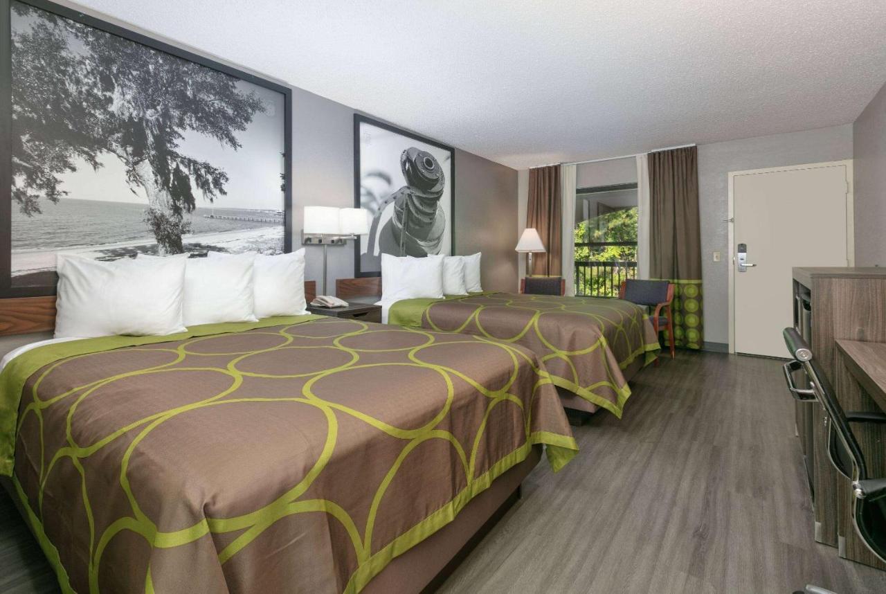 Super 8 By Wyndham Diberville Area Hotel 3*